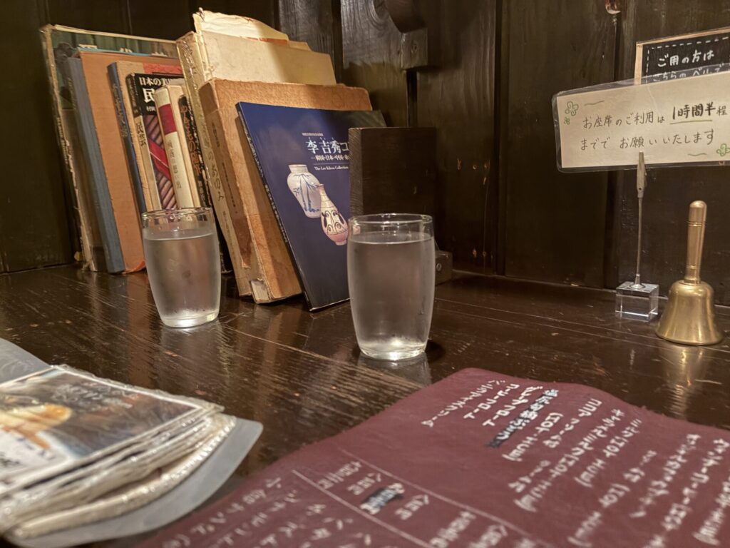 「西原珈琲店 栄店 店内 レトロな雰囲気」]
